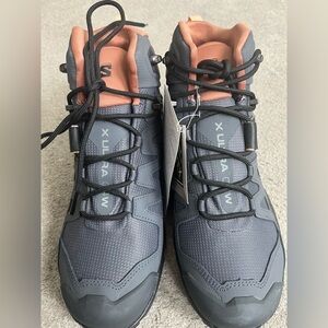 Salomon Women’s Shoes in Dark Gray and Rose Gold